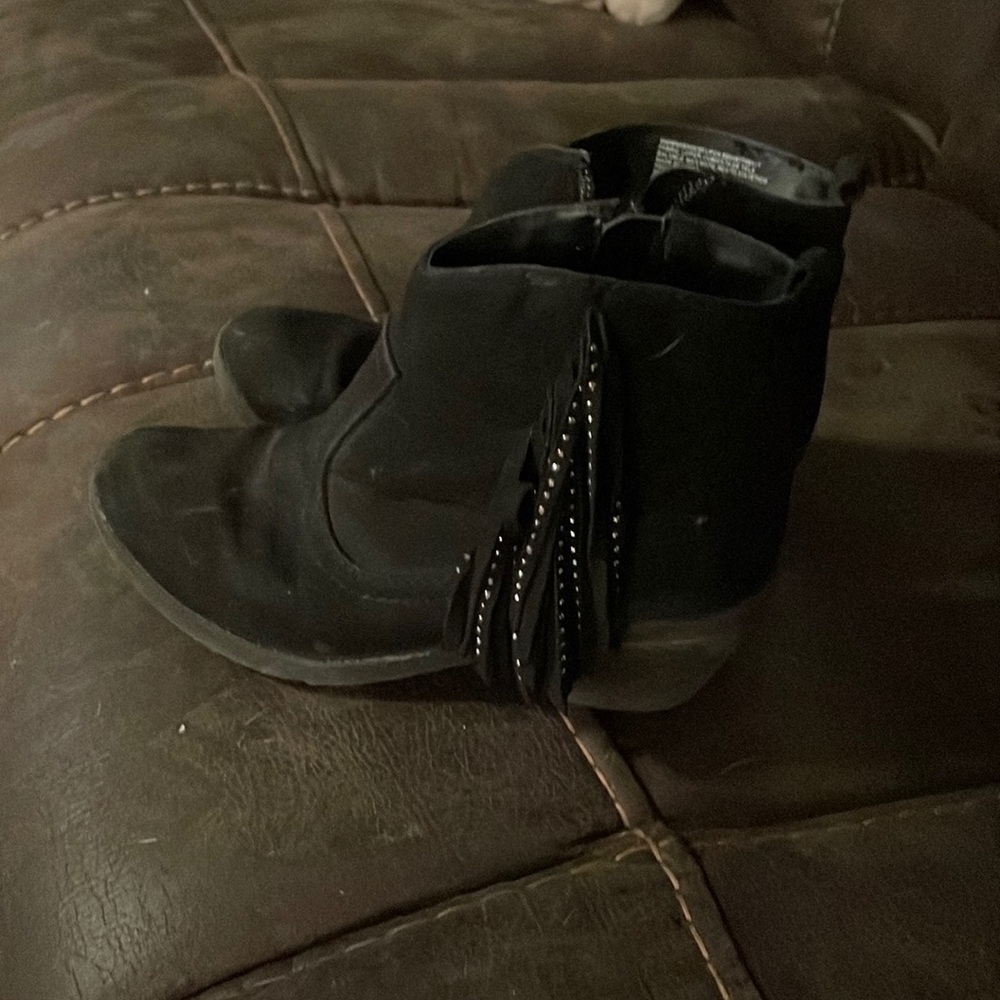 Girls black tassel boots